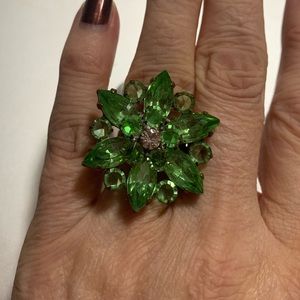 Gorgeous Green Rhinestone Flower Ring